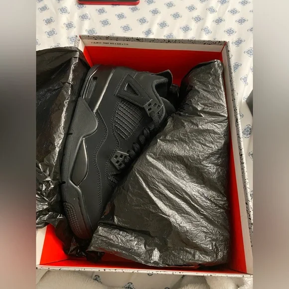 Black cat 2020 - Picture 1 of 4